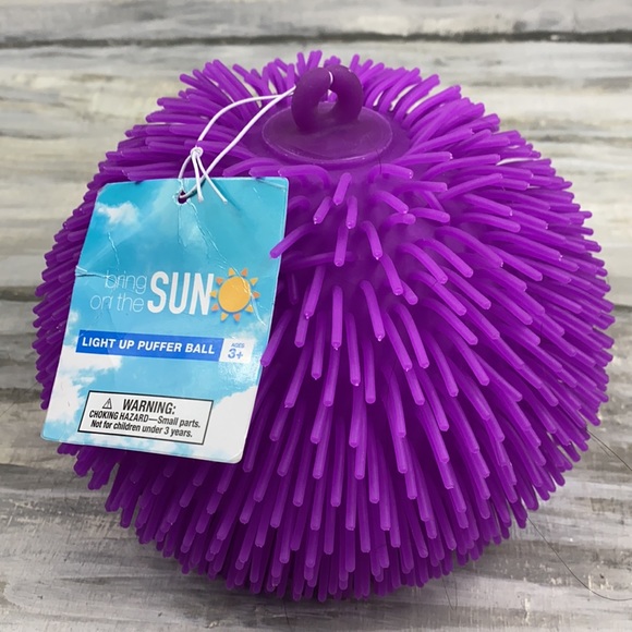 NWT Purple Light Up Puffer Ball Toy Glow-In-The-Dark Squishy Bouncy Ball Ages 3+ - Picture 6 of 9